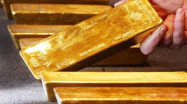 迪拜:黄金价格在触及三个月高位后下滑