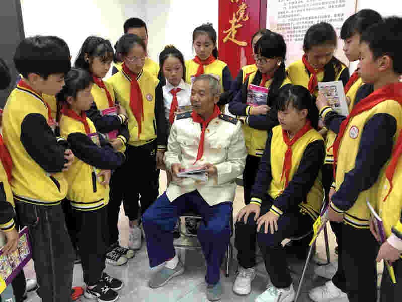 桂林七星区党员群众多种形式学“四史”
