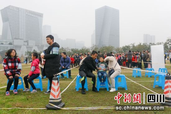 280余人参加成都高新区智慧寻宝城市定向越野赛